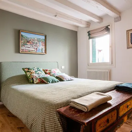Gorgeous San Polo Apartment Venice