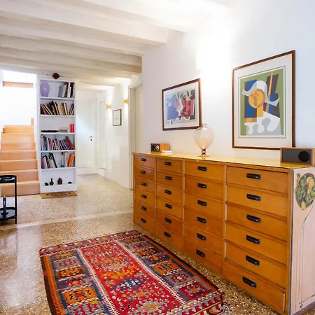 Gorgeous San Polo Apartment Venice
