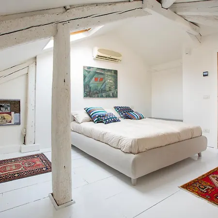 Gorgeous San Polo Apartment Venice