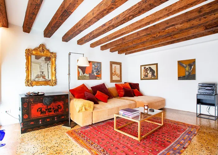 Gorgeous In The Heart Of Apartment Venice