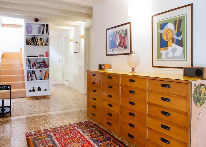 Gorgeous In The Heart Of Apartment Venice