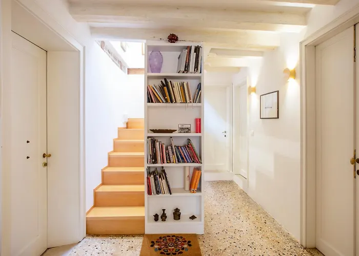 Gorgeous In The Heart Of Apartment Venice